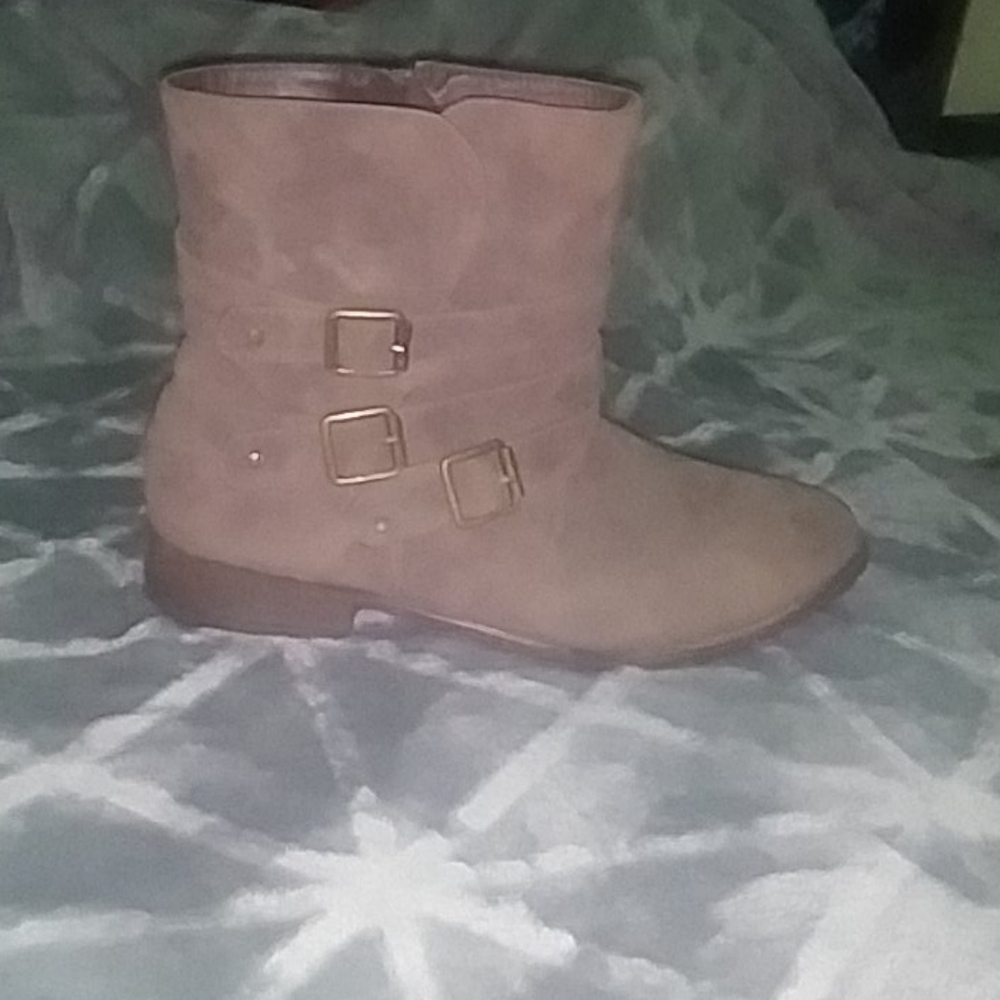 Low boots